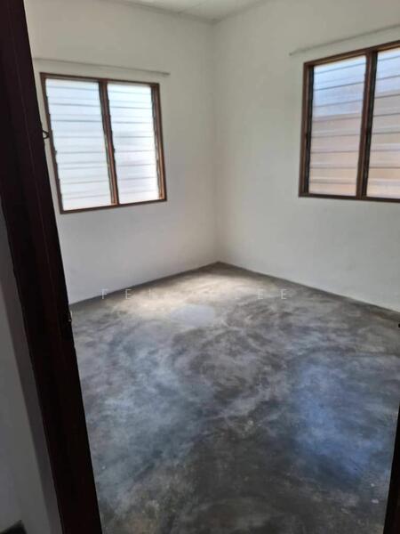 For Rent - 1-storey Terraced House at Seksyen 8