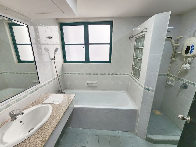 Condominium for Rent at The Straits View Condominium - Stella Chia - Bathroom - PropertyGuru.com.my