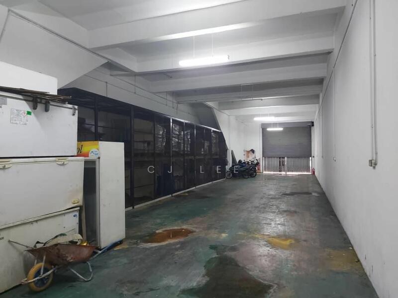 For Rent - Shop / Office at Taman Perindustrian Bukit Serdang