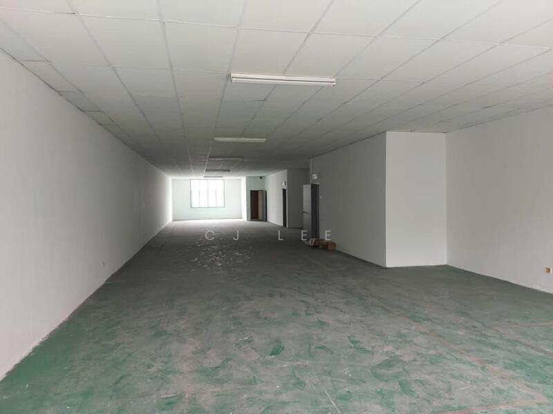 For Rent - Shop / Office at Taman Perindustrian Bukit Serdang