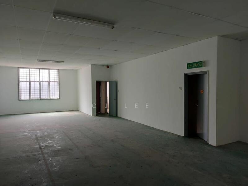For Rent - Shop / Office at Taman Perindustrian Bukit Serdang