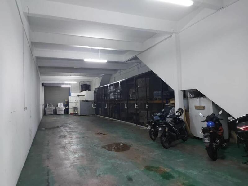 For Rent - Shop / Office at Kawasan Perindustrian Bukit Serdang