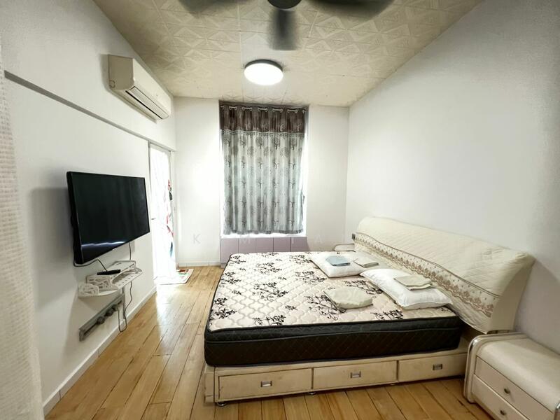 Untuk Disewa - One World 2 (1-Sky)