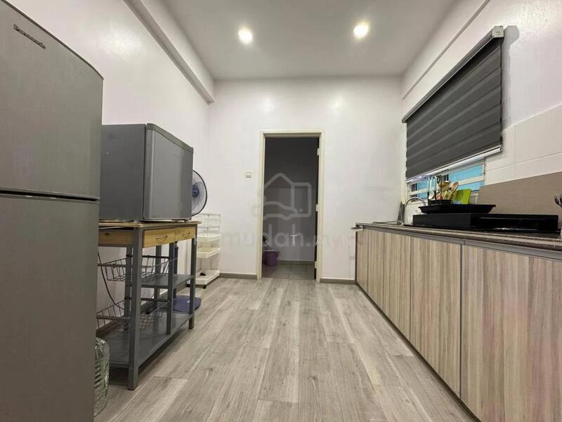 Untuk Disewa - One World 2 (1-Sky)