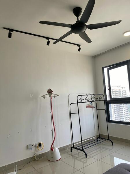 Untuk Dijual - The Holmes 1