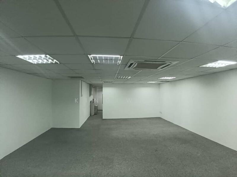 Untuk Disewa - taman sri rampai 1st floor office . actual photos . walk up . 20x70
