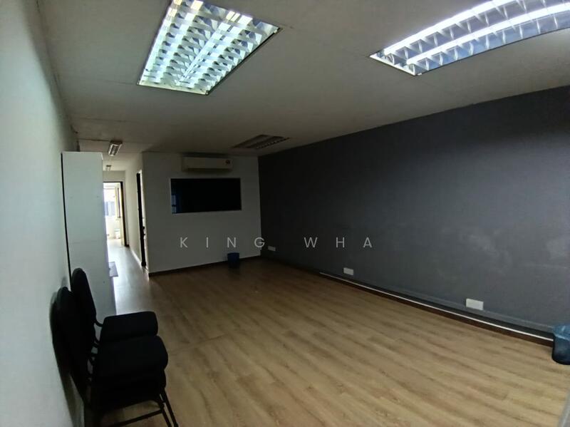 Untuk Disewa - wangsa setia 1 . 3 rd floor office space facing main road . actual photos . 20x60