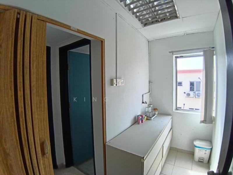 Untuk Disewa - wangsa setia 1 . 3 rd floor office space facing main road . actual photos . 20x60
