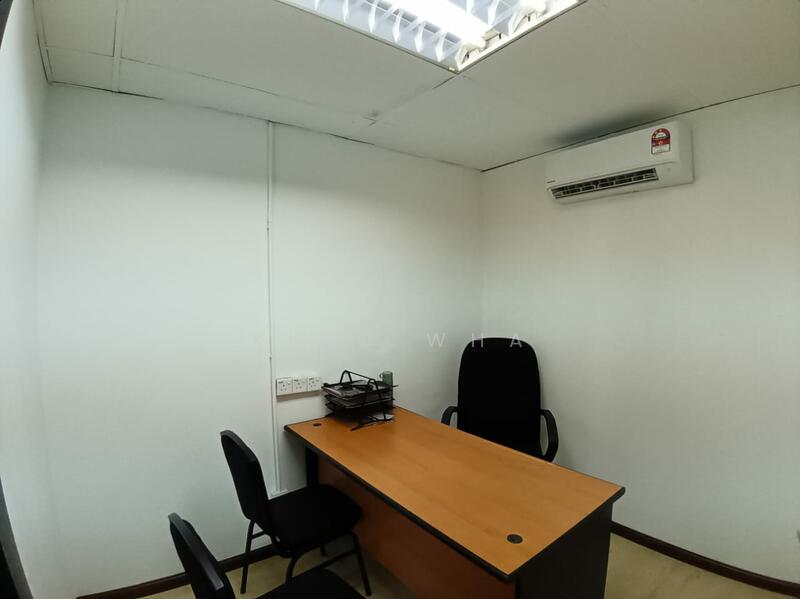 Untuk Disewa - wangsa setia 1 . 3 rd floor office space facing main road . actual photos . 20x60
