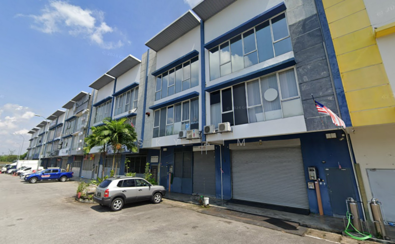 For Sale - Taman Perindustrian Putra Permai,Seri Kembangan @ 2.5 Storey Factory(Corner lot)For Sale