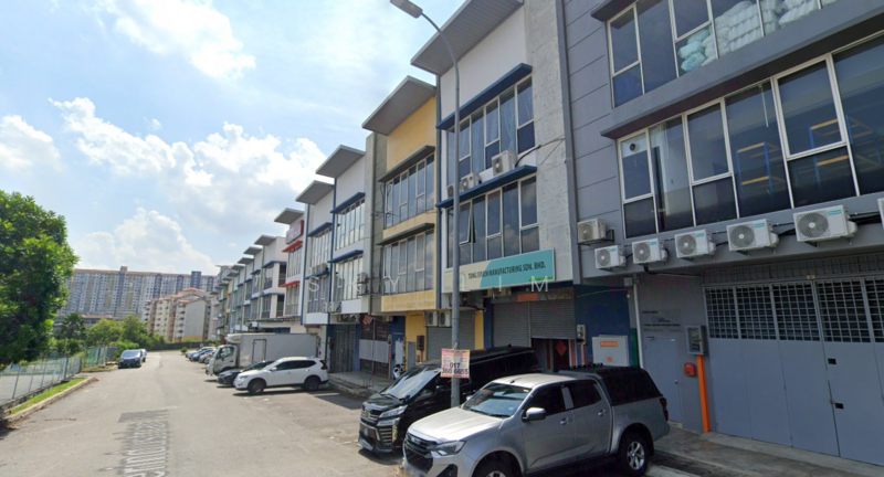 For Sale - Taman Perindustrian Putra Permai,Seri Kembangan @ 2.5 Storey Factory(Corner lot)For Sale