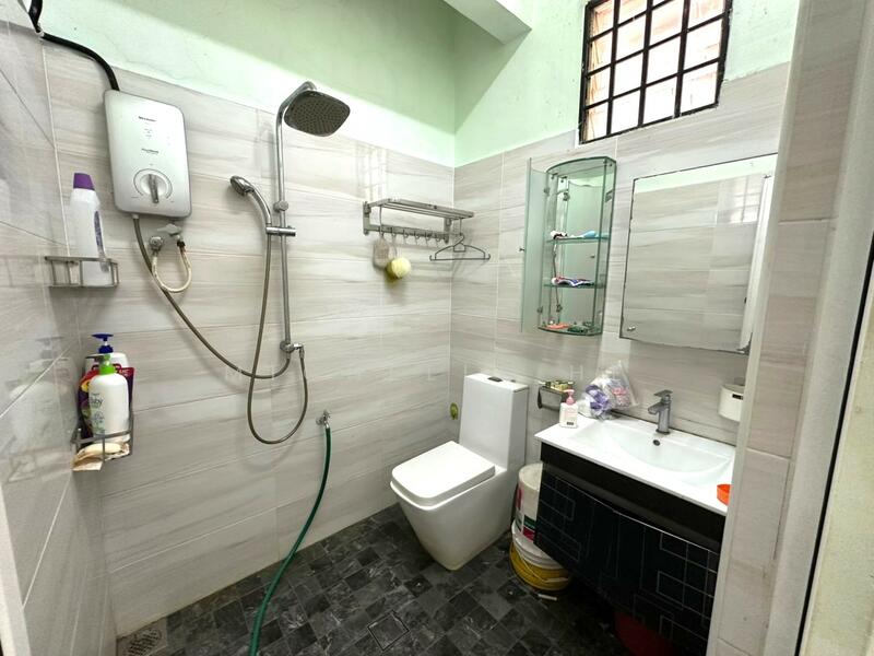 For Sale - Bukit Jaya/ 1.5 Storey House/ For Sale