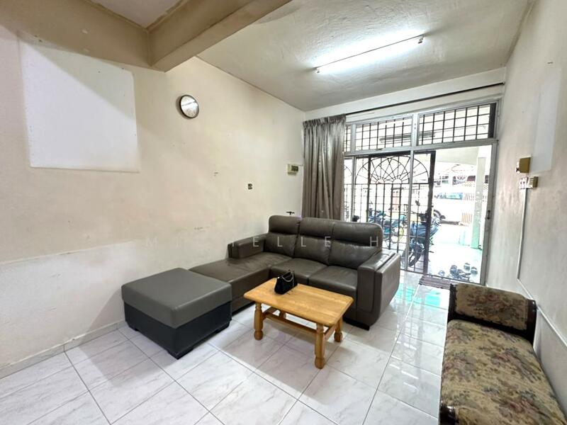 For Sale - Bukit Jaya/ 1.5 Storey House/ For Sale