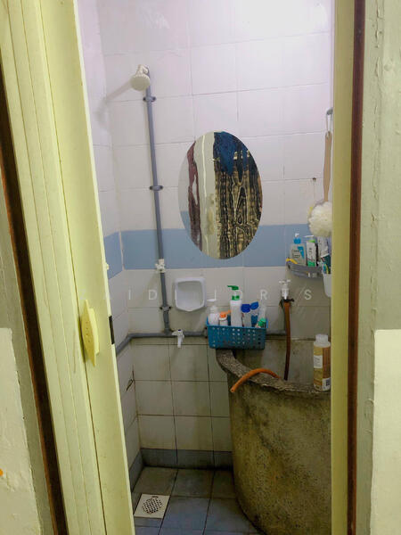 Untuk Dijual - Flat PKNS Section 7