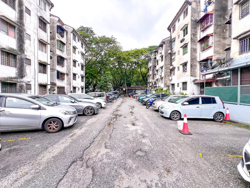 Untuk Dijual - Desa Petaling Flat