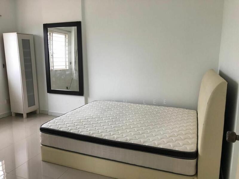 For Rent - Plaza Menjalara