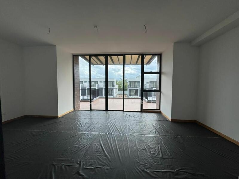 Untuk Dijual - 3-storey Terraced House at Senibong Cove