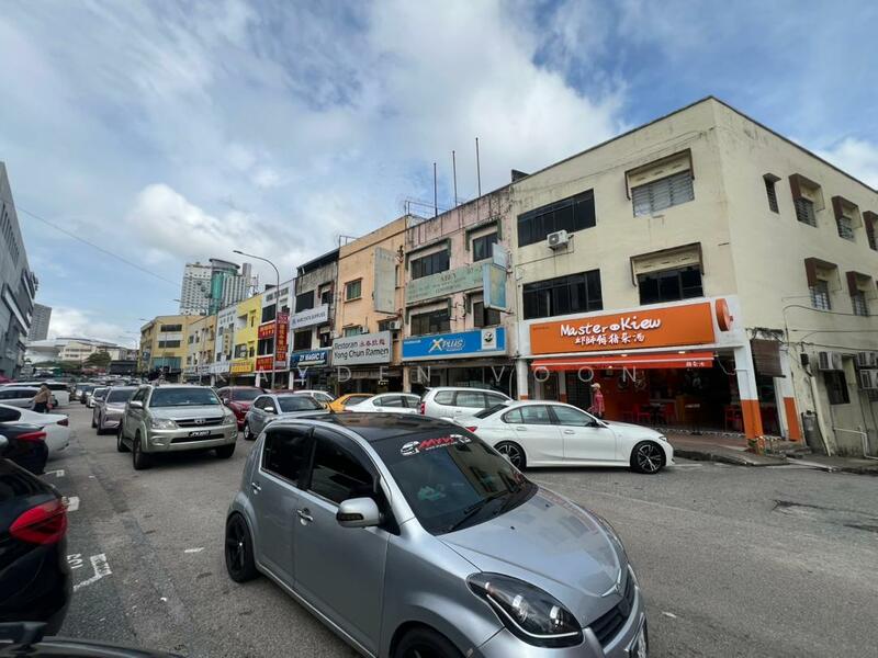 For Rent - Taman Maju Jaya ( Pelangi 报馆街) Three Storey Shoplot