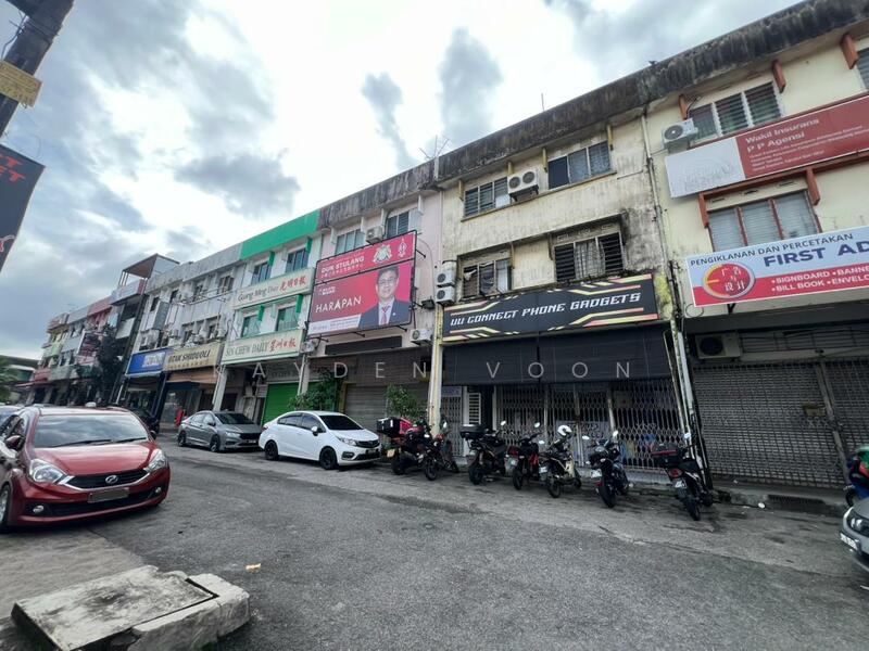 For Rent - Taman Maju Jaya ( Pelangi 报馆街) Three Storey Shoplot