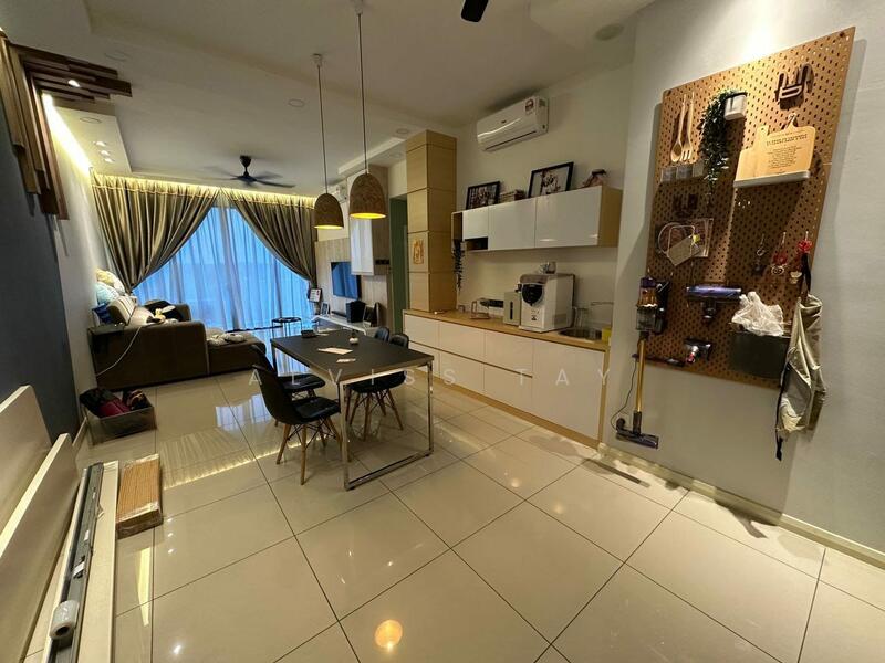 Untuk Dijual - The WaterEdge (Pinggiran Air)