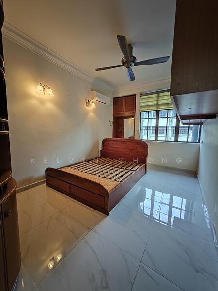 Untuk Disewa - The Club