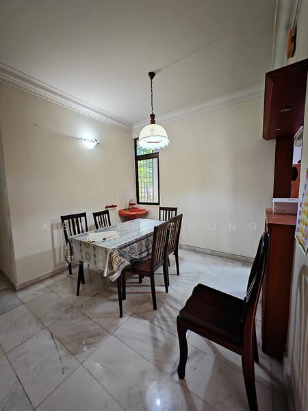 Untuk Disewa - The Club