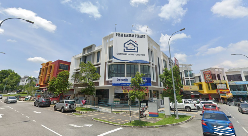 For Rent - Bandar Seri Putra Kajang, Corner 3 Storey Shop, LA 2346sf, Face Main Road