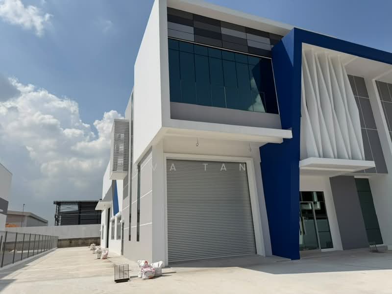 Semi-D Factory for Sale in Taman Perindustrian Cemerlang (Ulu Tiram) - Eva Tan - Exterior - PropertyGuru.com.my