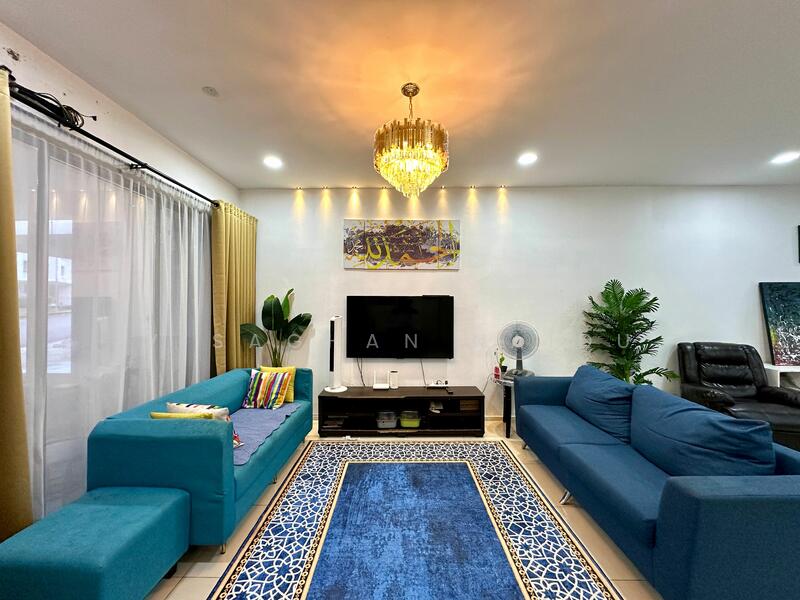 For Sale - 3-storey Terraced House at Tamansari