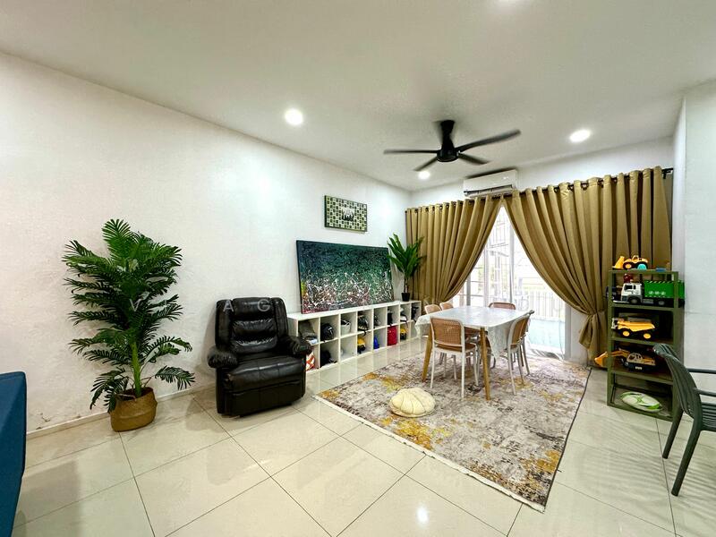 For Sale - 3-storey Terraced House at Tamansari