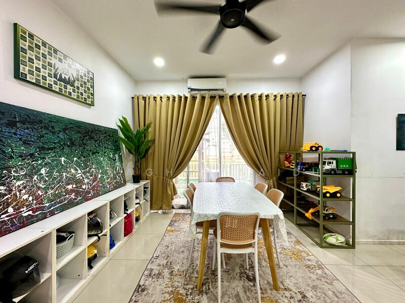 For Sale - 3-storey Terraced House at Tamansari