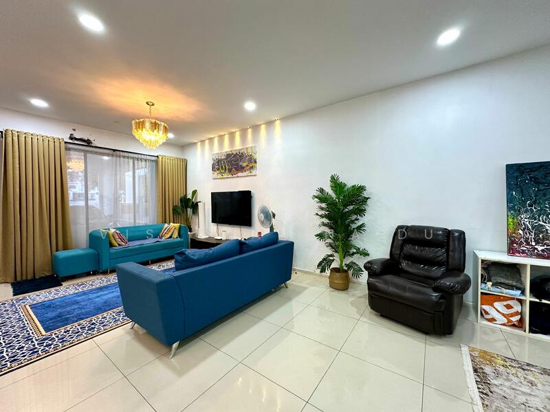 For Sale - 3-storey Terraced House at Tamansari