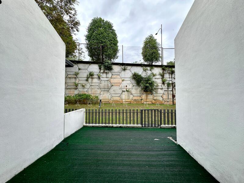 For Sale - 3-storey Terraced House at Tamansari