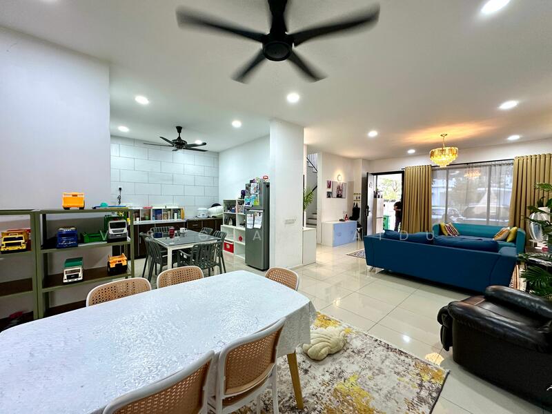 3-storey Terraced House for Sale in Tamansari (Rawang) - Visaghan Naidu - PropertyGuru.com.my