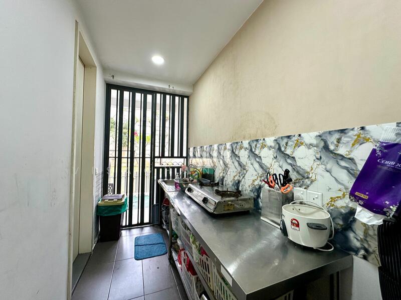 For Sale - 3-storey Terraced House at Tamansari