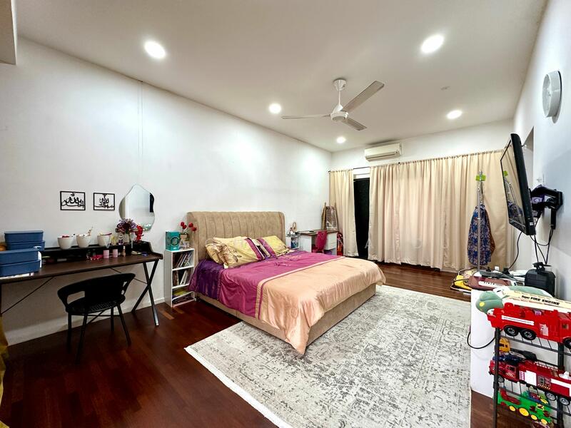 3-storey Terraced House for Sale in Tamansari (Rawang) - Visaghan Naidu - PropertyGuru.com.my