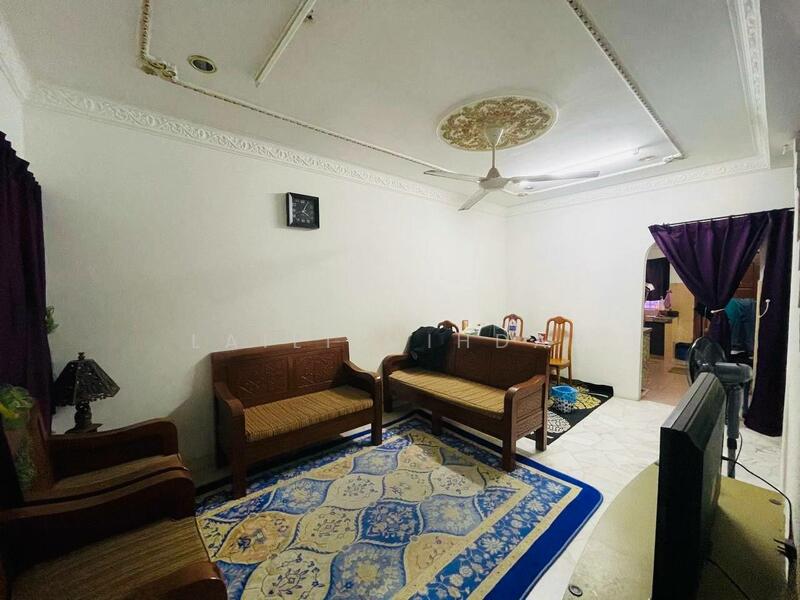 For Sale - Taman selayang Jaya Double Storey Terrace House For Sale