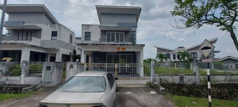 Rumah Berkembar untuk Dijual di Saujana Utama (Selangor) - Allen . - Exterior - PropertyGuru.com.my
