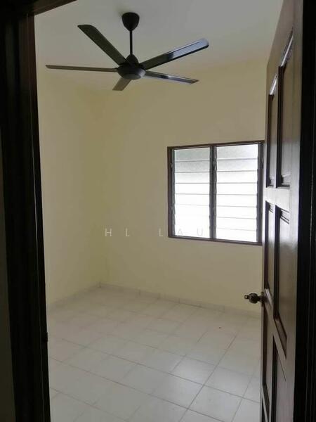 For Rent - Semi-Detached House at Seksyen 8