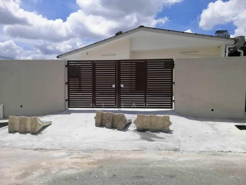 For Rent - Semi-Detached House at Seksyen 8