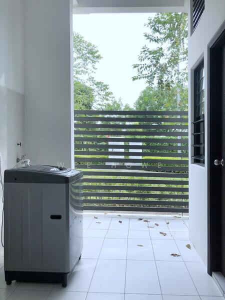 For Sale - Avira Medini Iskandar Aviras Medinis Iskandars