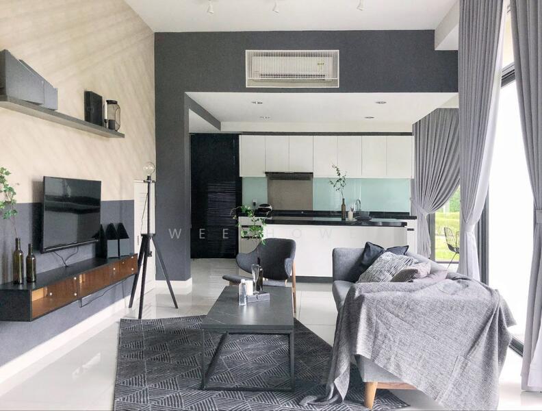 For Sale - Avira Medini Iskandar Aviras Medinis Iskandars