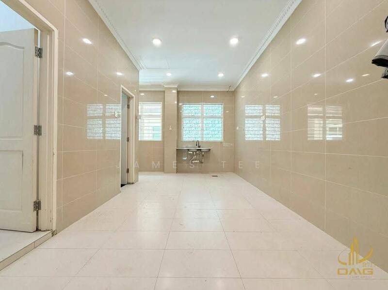 For Sale - 3-storey Terraced House at Setia Utama