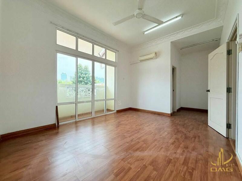 For Sale - 3-storey Terraced House at Setia Utama