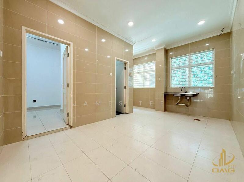 For Sale - 3-storey Terraced House at Setia Utama