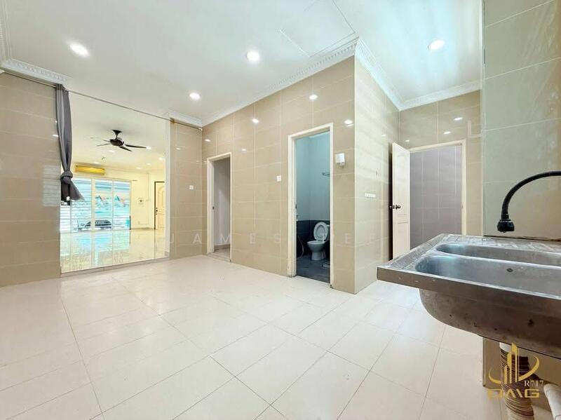 For Sale - 3-storey Terraced House at Setia Utama