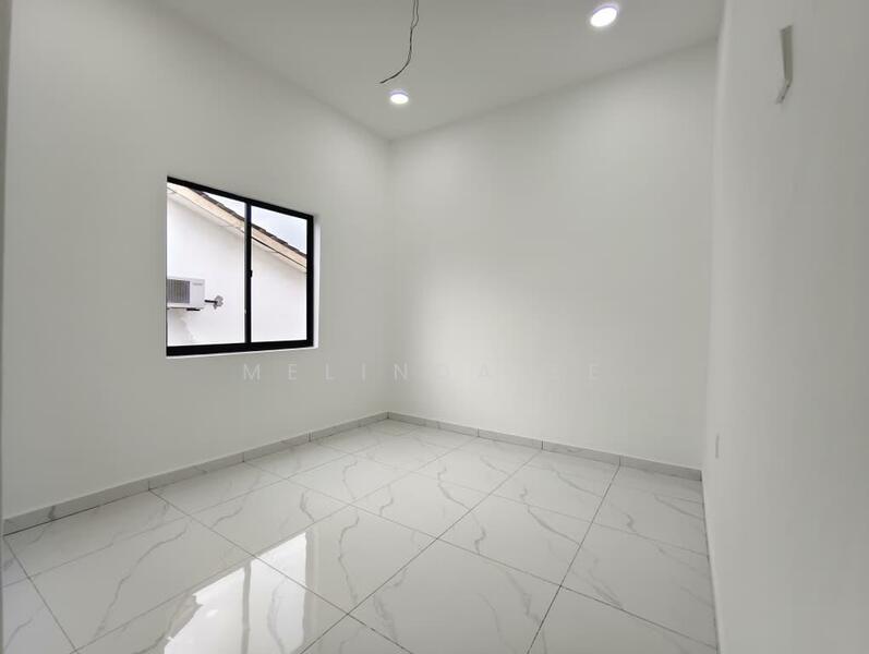 Untuk Dijual - Kulai Taman Wawasan Fully Renovated 1 Storey Terrace Endlot 3bed
