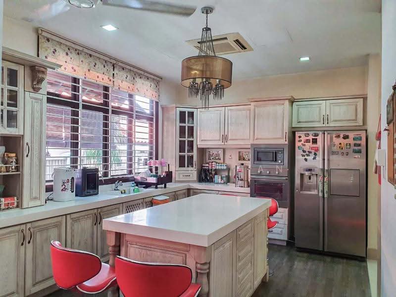 Bungalow House for Sale in Usj 16 (Subang Jaya) - Vincent Tan - Kitchen - PropertyGuru.com.my