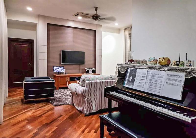 Bungalow House for Sale in Usj 16 (Subang Jaya) - Vincent Tan - Living Room - PropertyGuru.com.my