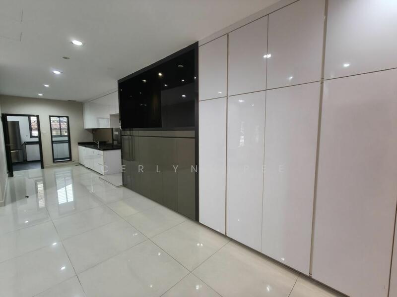 Untuk Disewa - Commercial bungalow at Taman Sri Tebrau